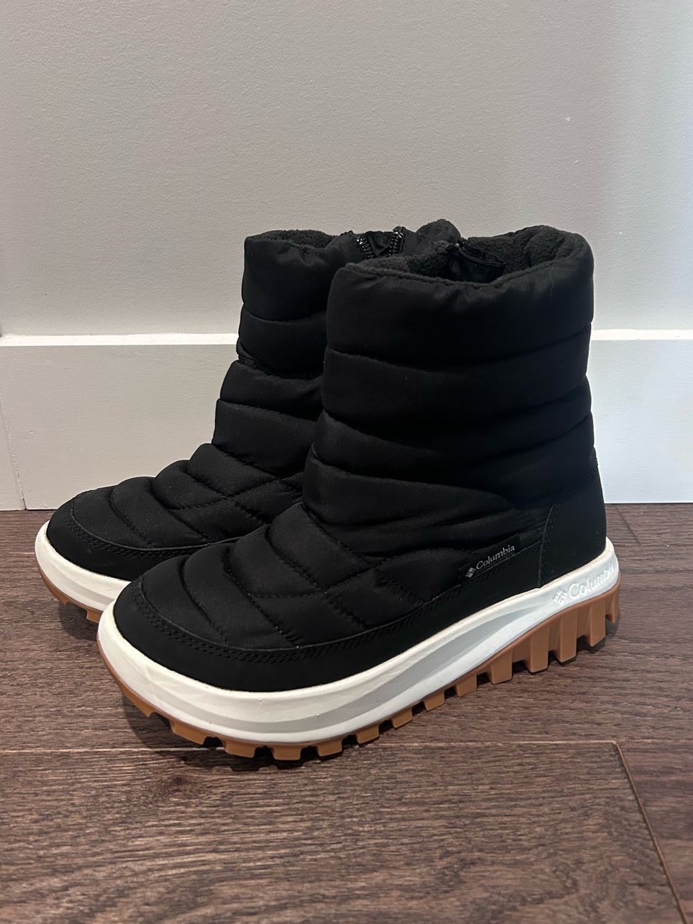 Columbia Size 6 Women's Snowtrot Mid Winter Boots
